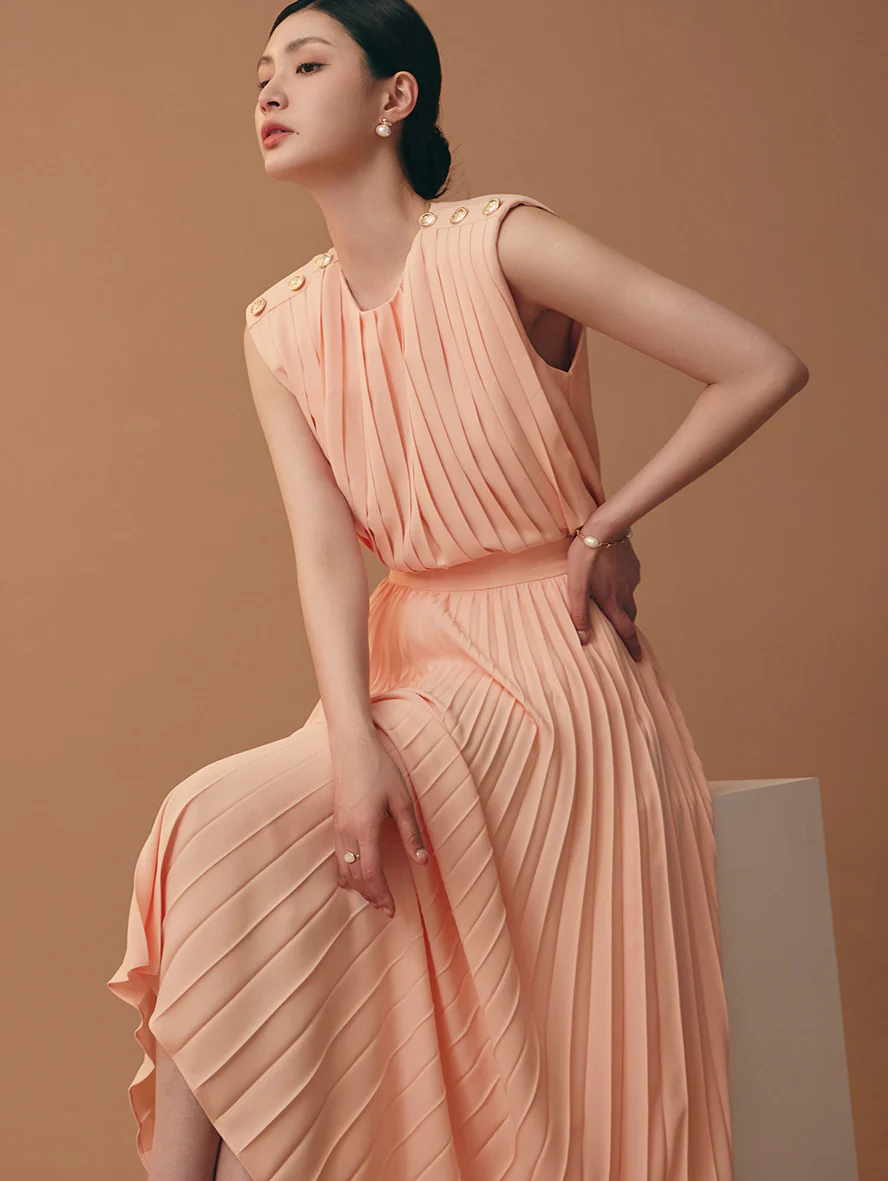 B2748 Pleated Sleeveless Blouse