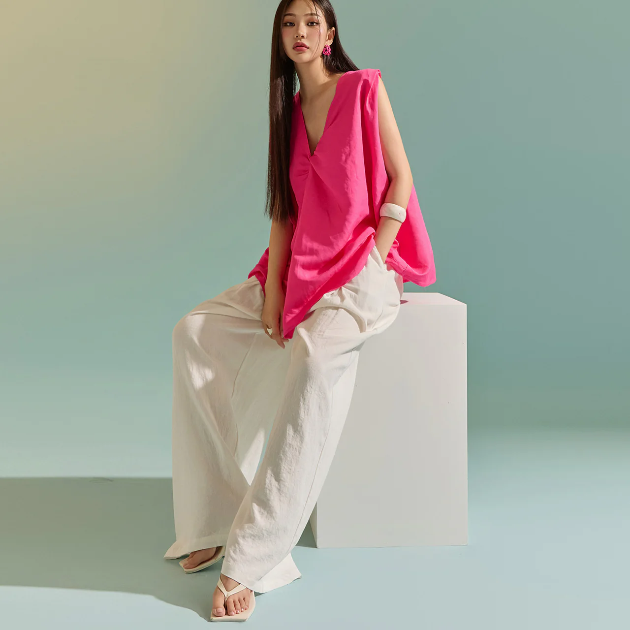 B2865 Linen Twist Sleeveless Blouse - Image 2
