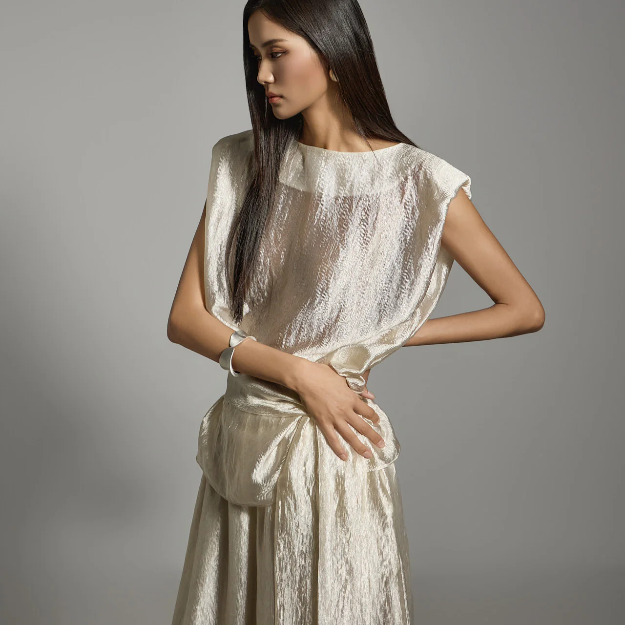 B3065 Sleeveless Blouse with Strap - Image 2