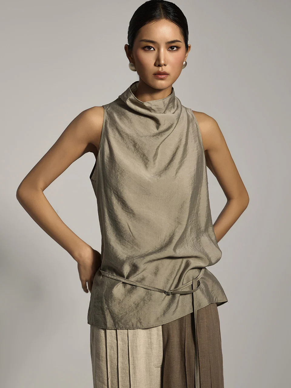 B3066 Sleeveless Blouse with Strap