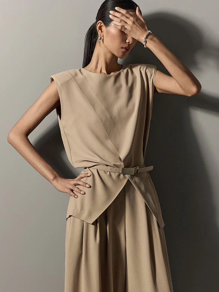 B3101 Sleeveless Blouse with Belt