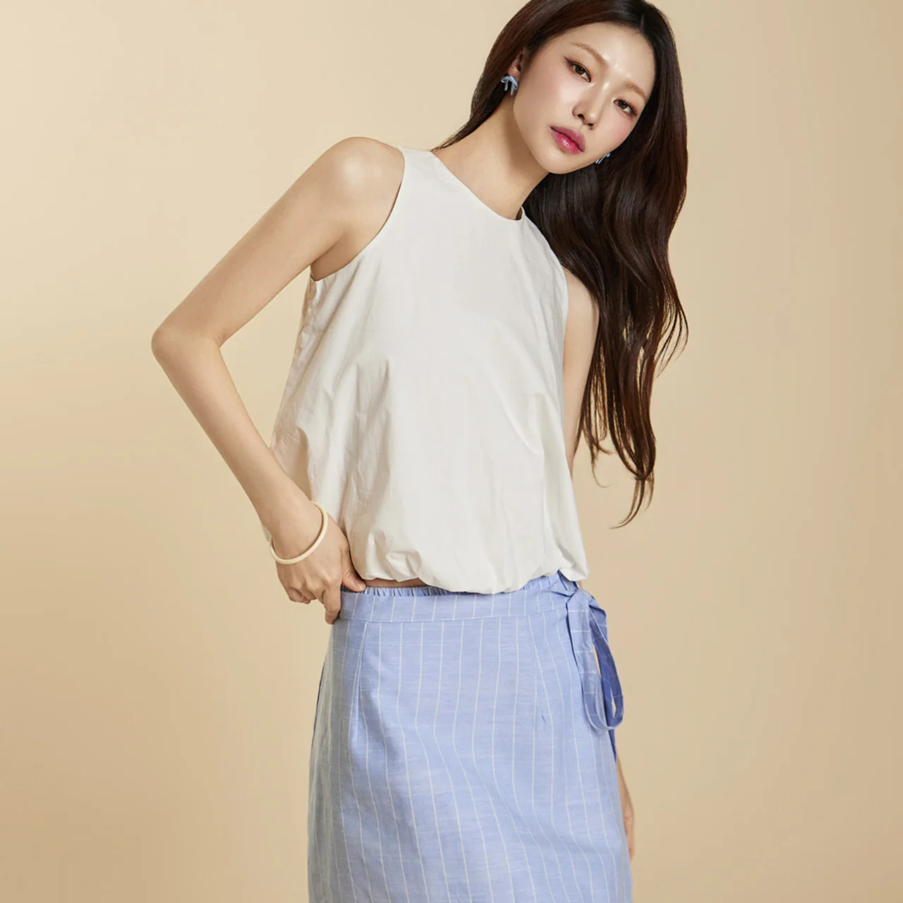 B3104 Balloon Sleeveless Blouse - Image 2