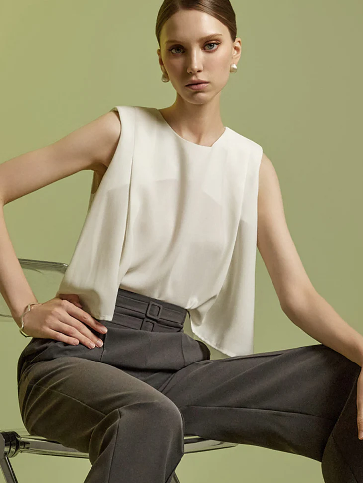 B3121 Sleeveless Blouse