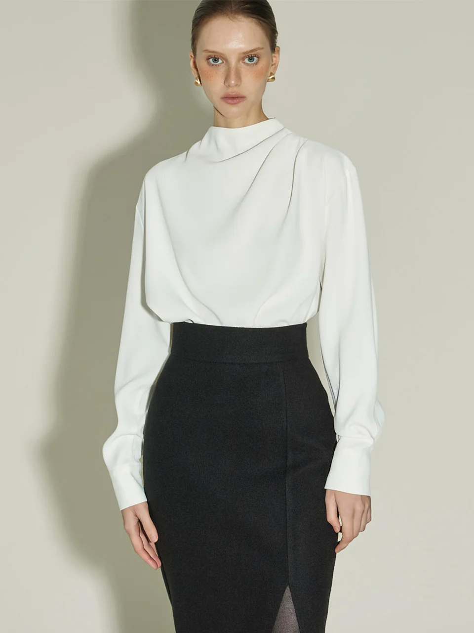 B3149 High-Neck Blouse