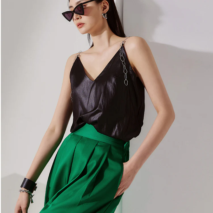 B9091 Glossy Chain Sleeveless Blouse - Image 2