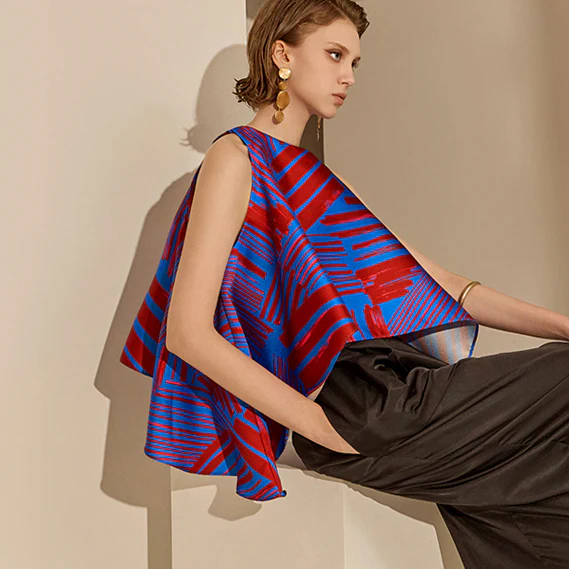 B9125 Asymmetrical Printed Blouse - Image 2