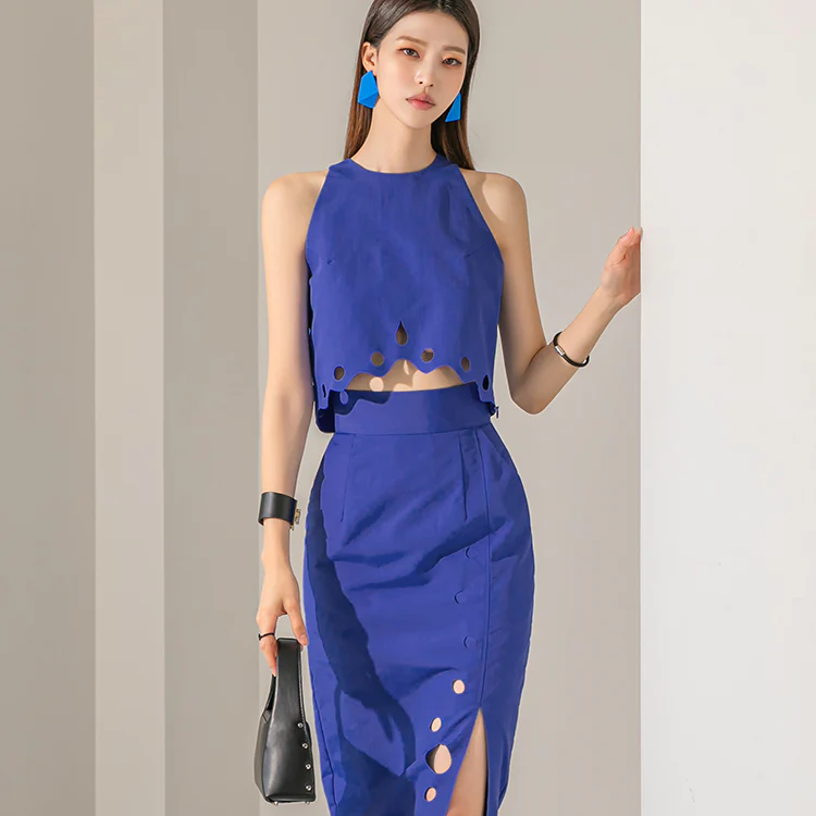 B9131 Eyelet Sleeveless Crop Blouse - Image 2
