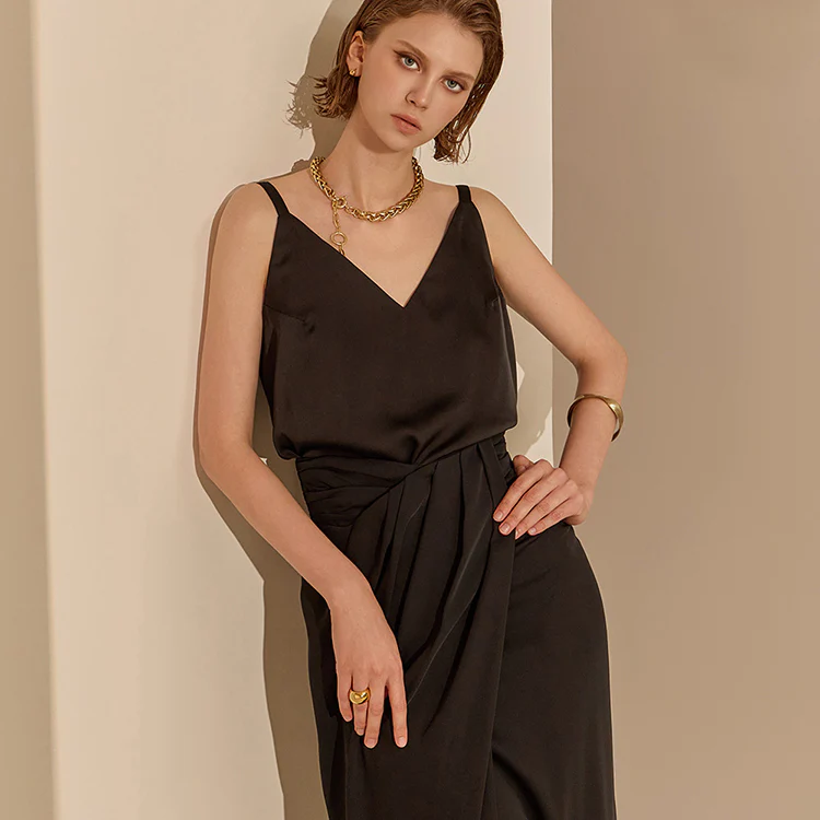 B9159 V-neck Sleeveless Blouse - Image 2