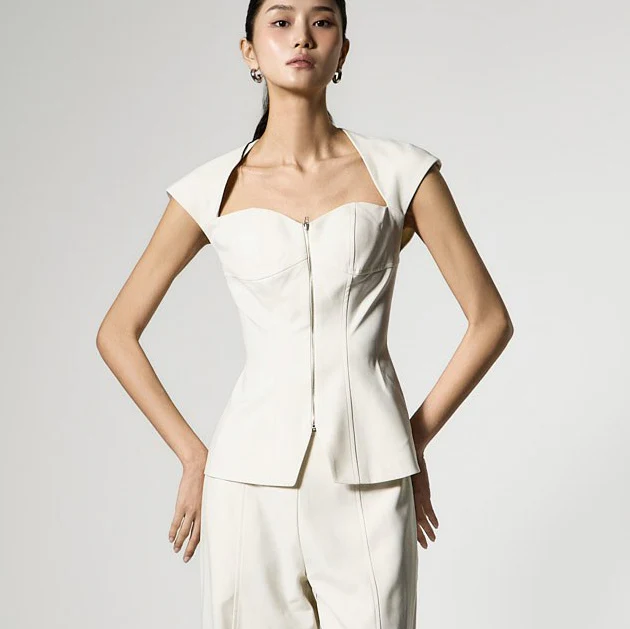 B9214 Front Zipper Blouse - Image 2