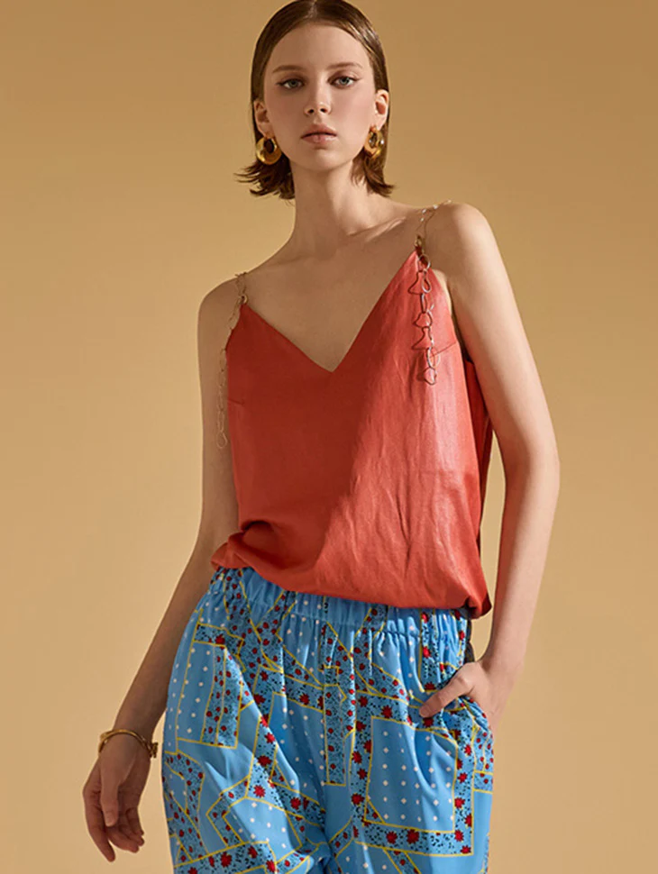 B9091 Glossy Chain Sleeveless Blouse