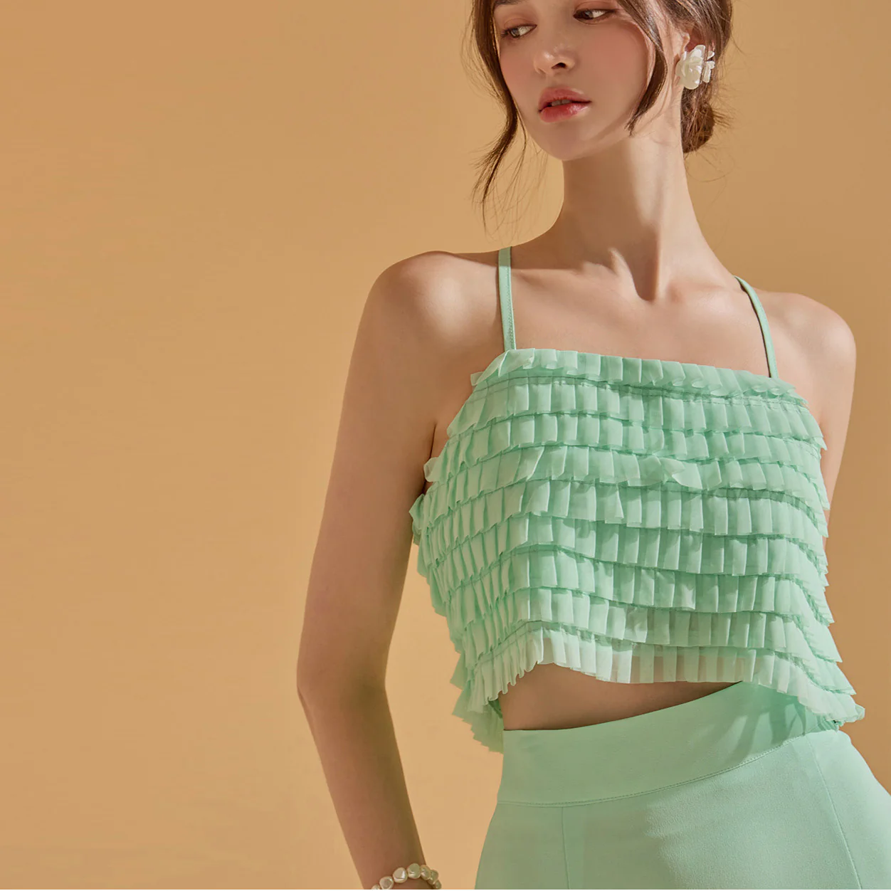 B9156 Tiered Frill Sleeveless Blouse - Image 2