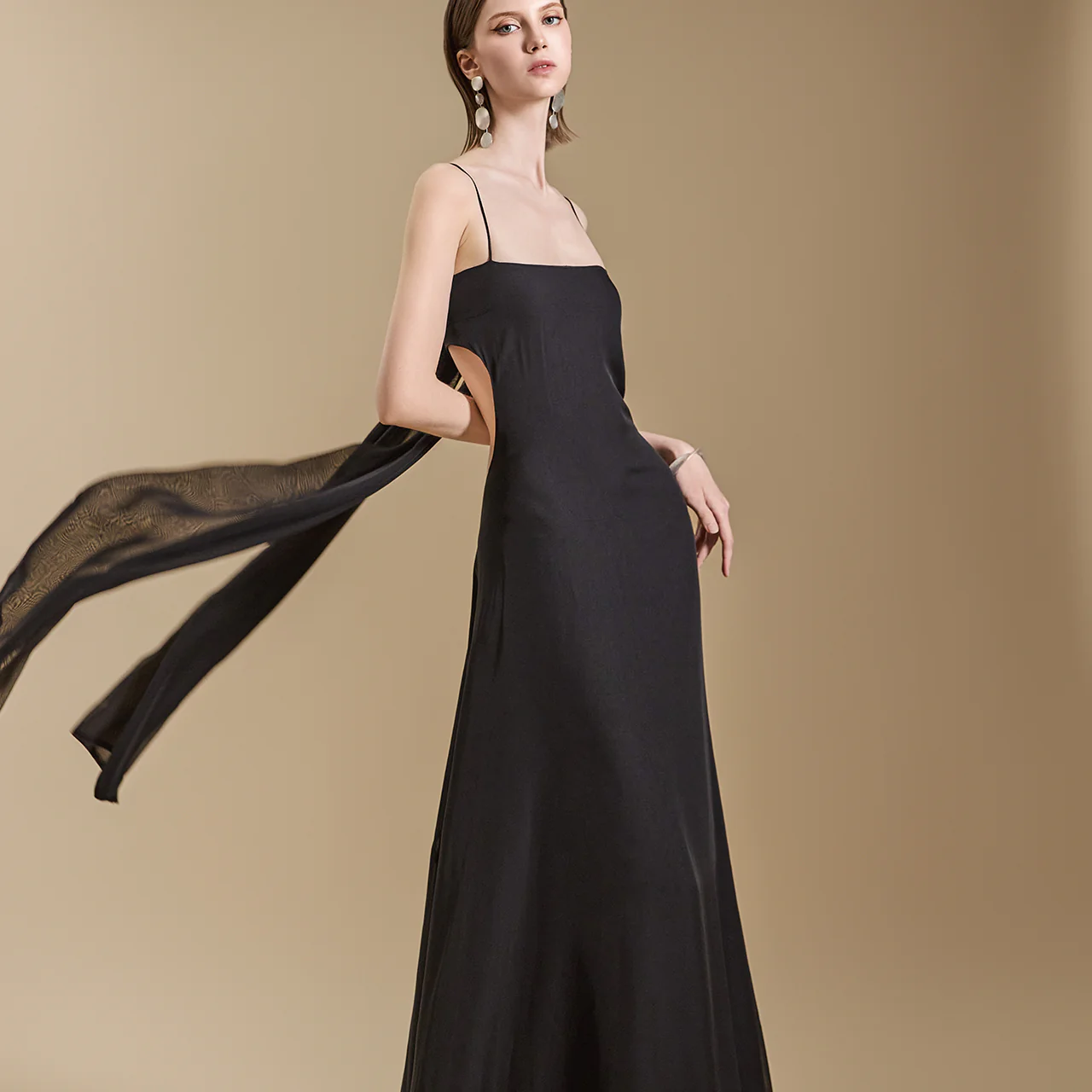 D4996 Backless Frill Dress - Image 2