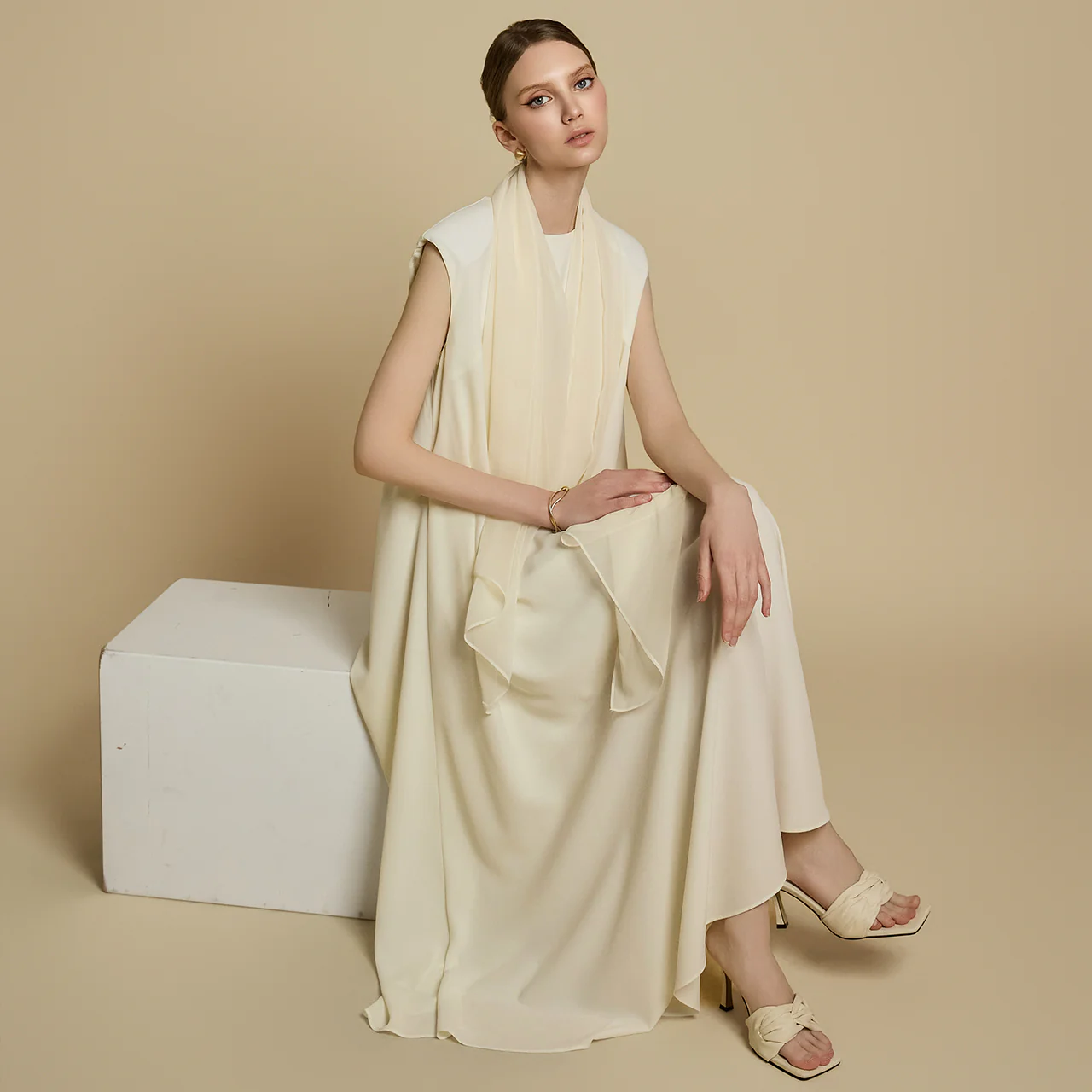 D5264 Sleeveless Dress with Shawl - Image 2