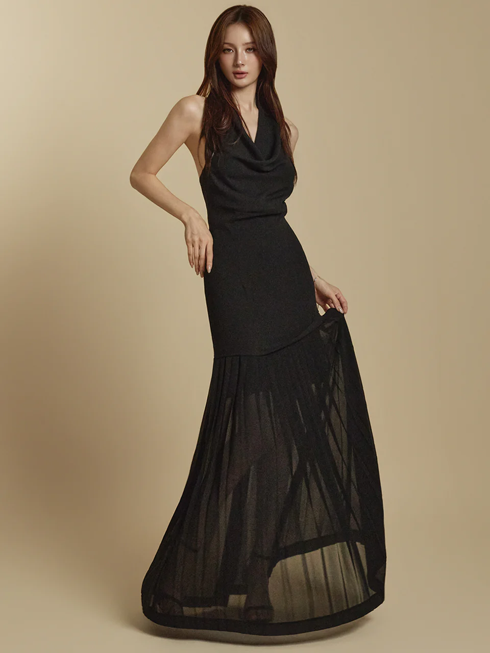 D9547 Halterneck Pleats Dress