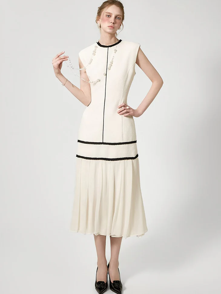 D9586 Contrast Line Pleated Dress