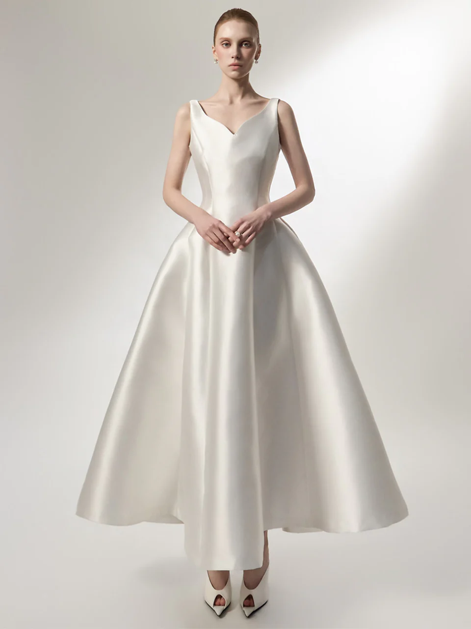 D9598 V-Neck Slim Flare Dress