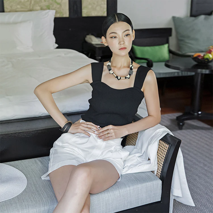E2023 Heart Neck Sleeveless Top - Image 2