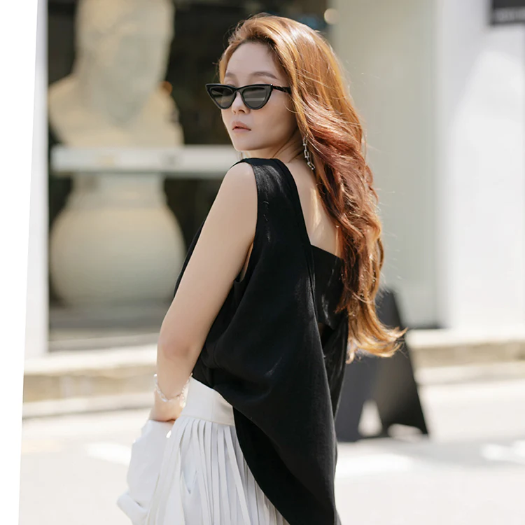 E2445 Back Slit Sleeveless - Image 2