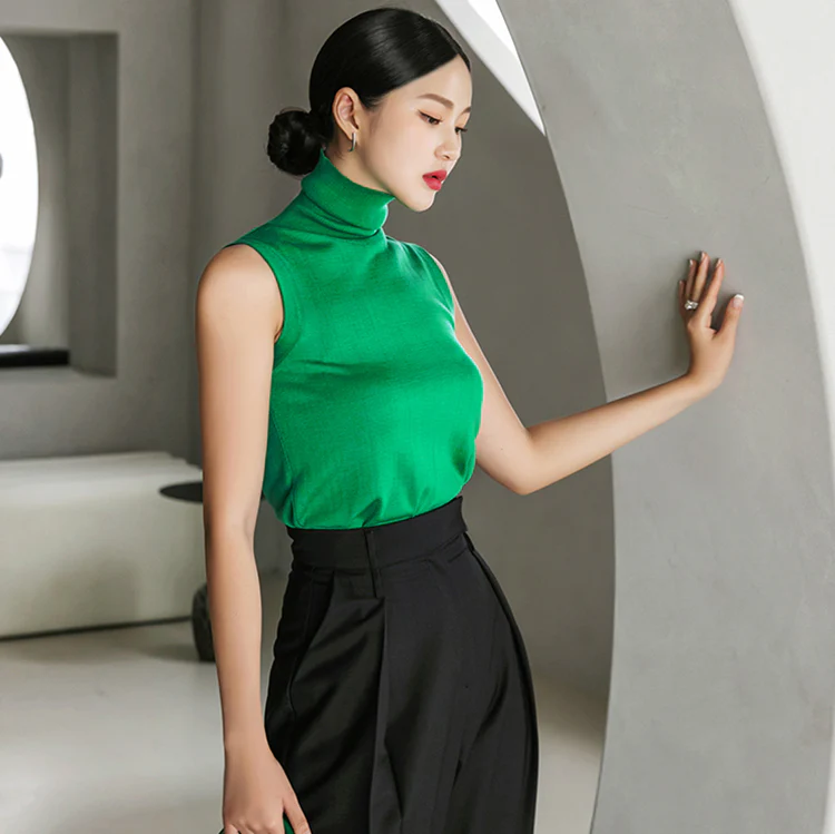 E2502 Mock Neck Sleeveless Knit - Image 2