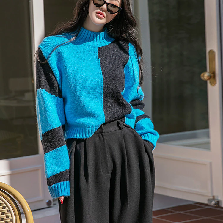 E2561 Color Contrasting Crop Knit - Image 2