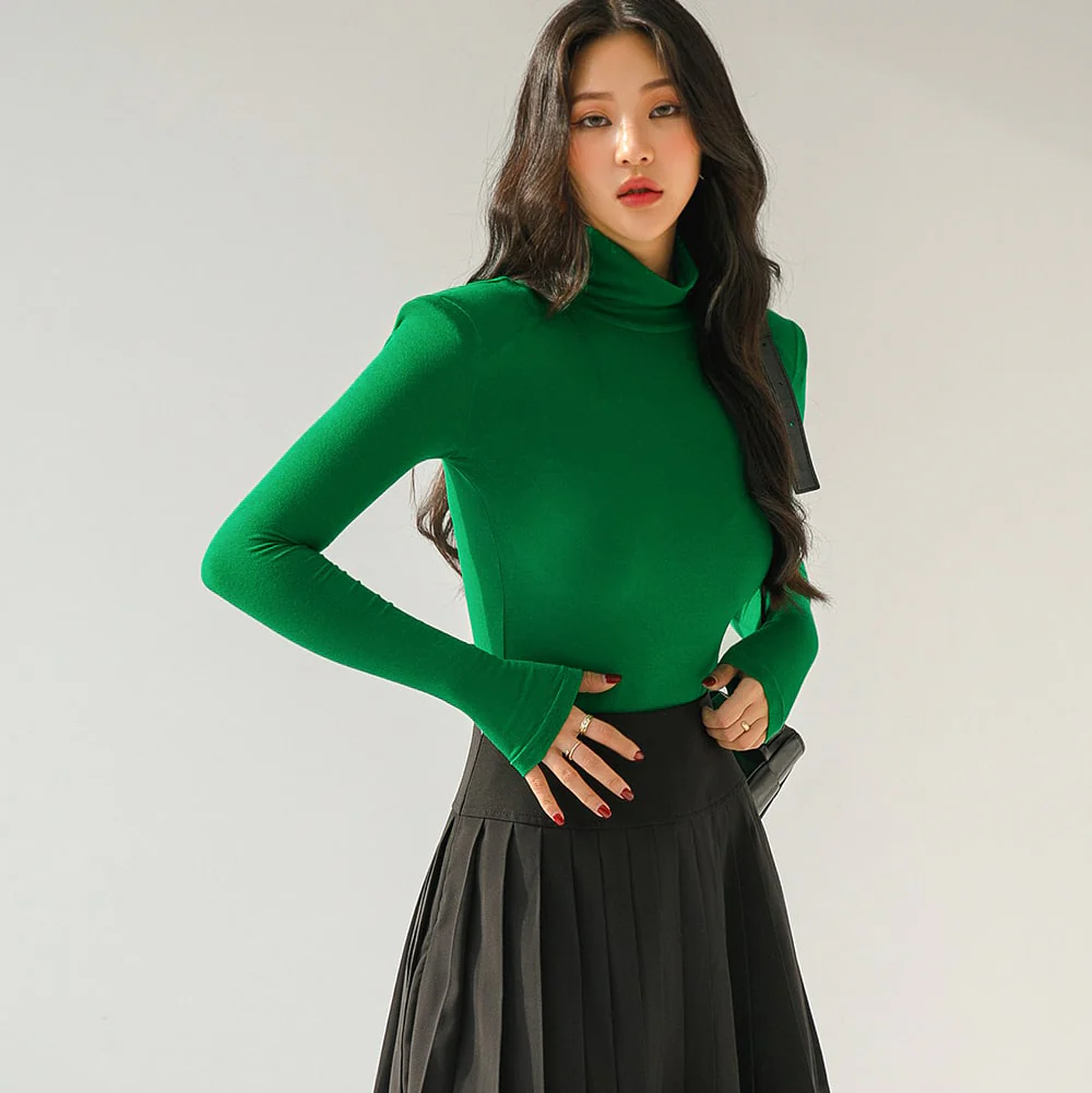 E2817 Roll Neck Padded Top - Image 2