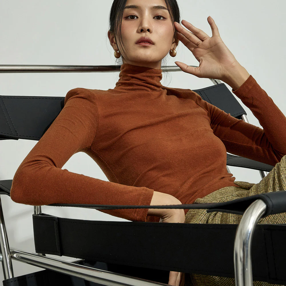 E2817 Roll Neck Padded Top - Image 2
