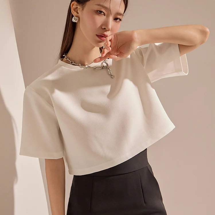 E3095 Shoulder Pad Crop Top - Image 2
