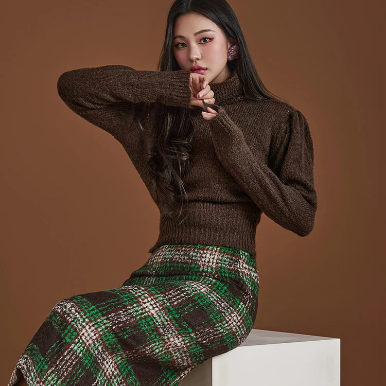 E3234 Turtleneck Cropped Knit - Image 2