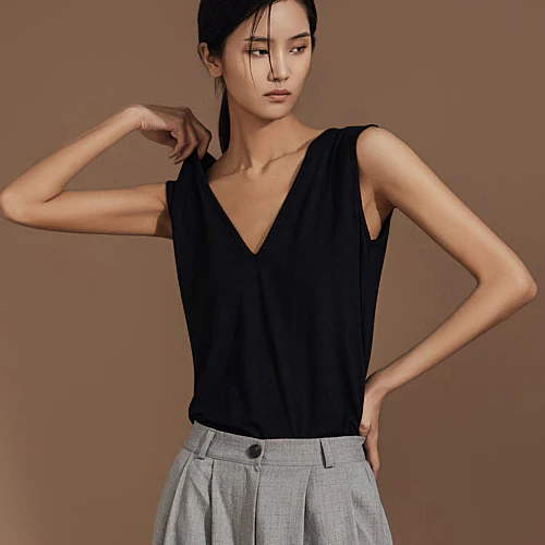 E3352 V-Neck Sleeveless Top - Image 2