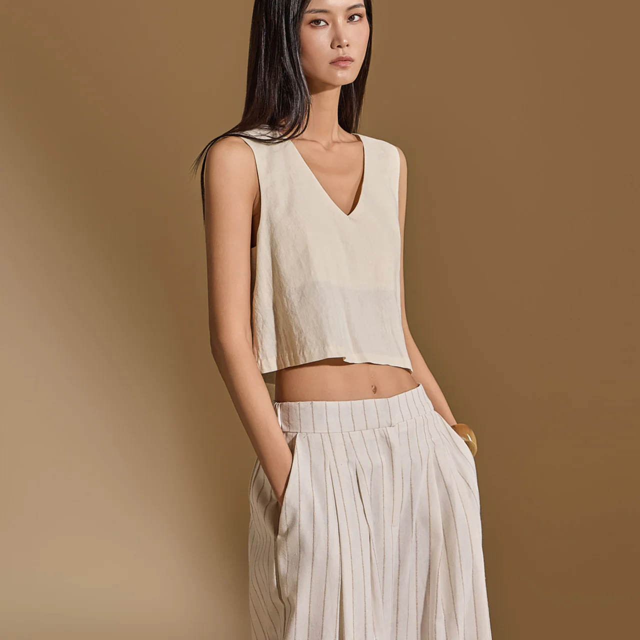E3406 Sleeveless Top - Image 2