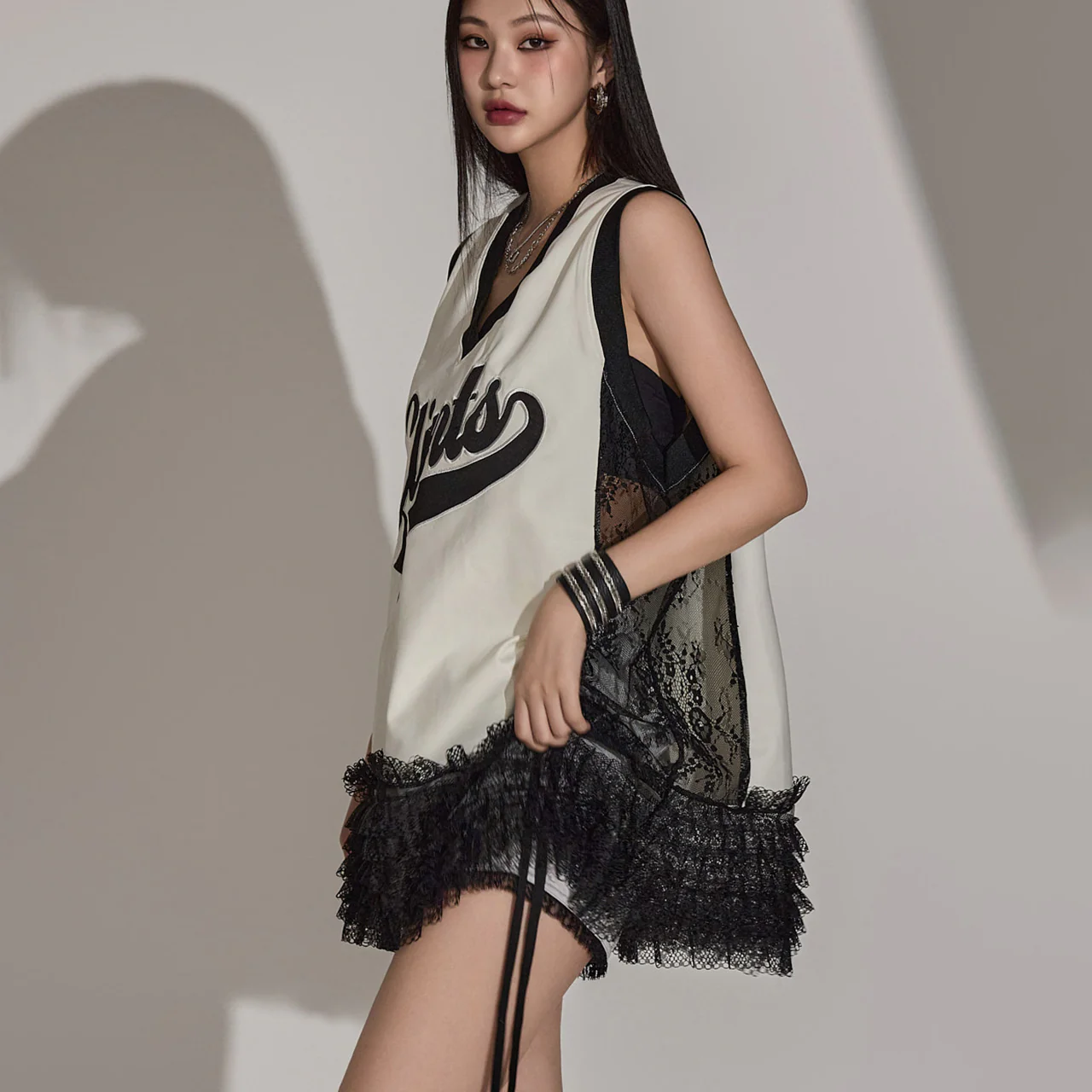 E3437 Lace Sleeveless Top - Image 2