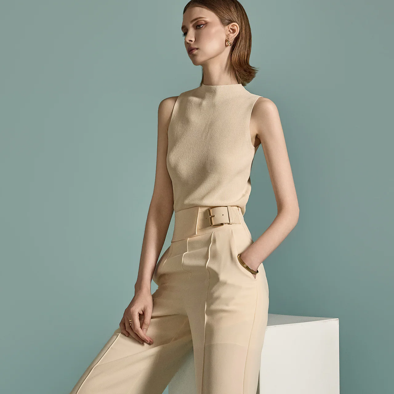 E3495 Turtleneck Sleeveless Knit - Image 2