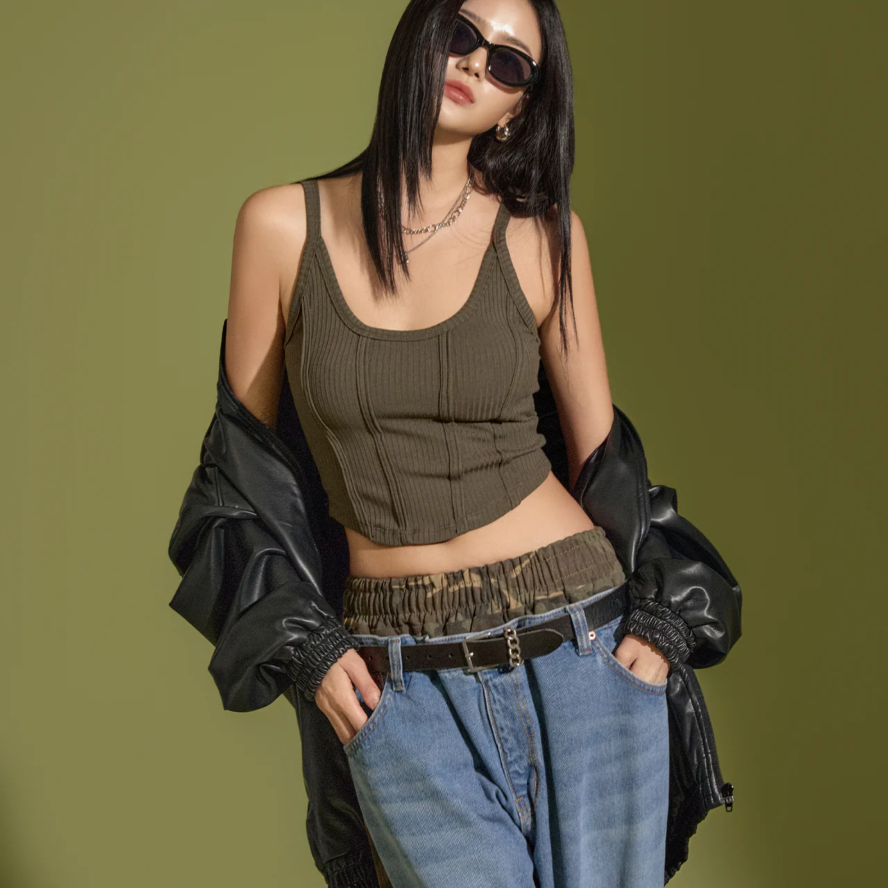 E3520 Slim Sleeveless Top - Image 2