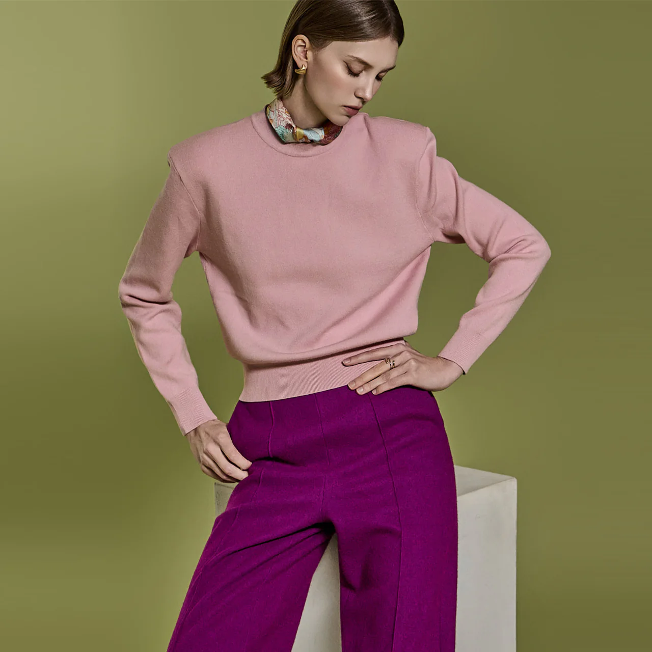 E3572 Round Neck Shoulder Pad Knit - Image 2
