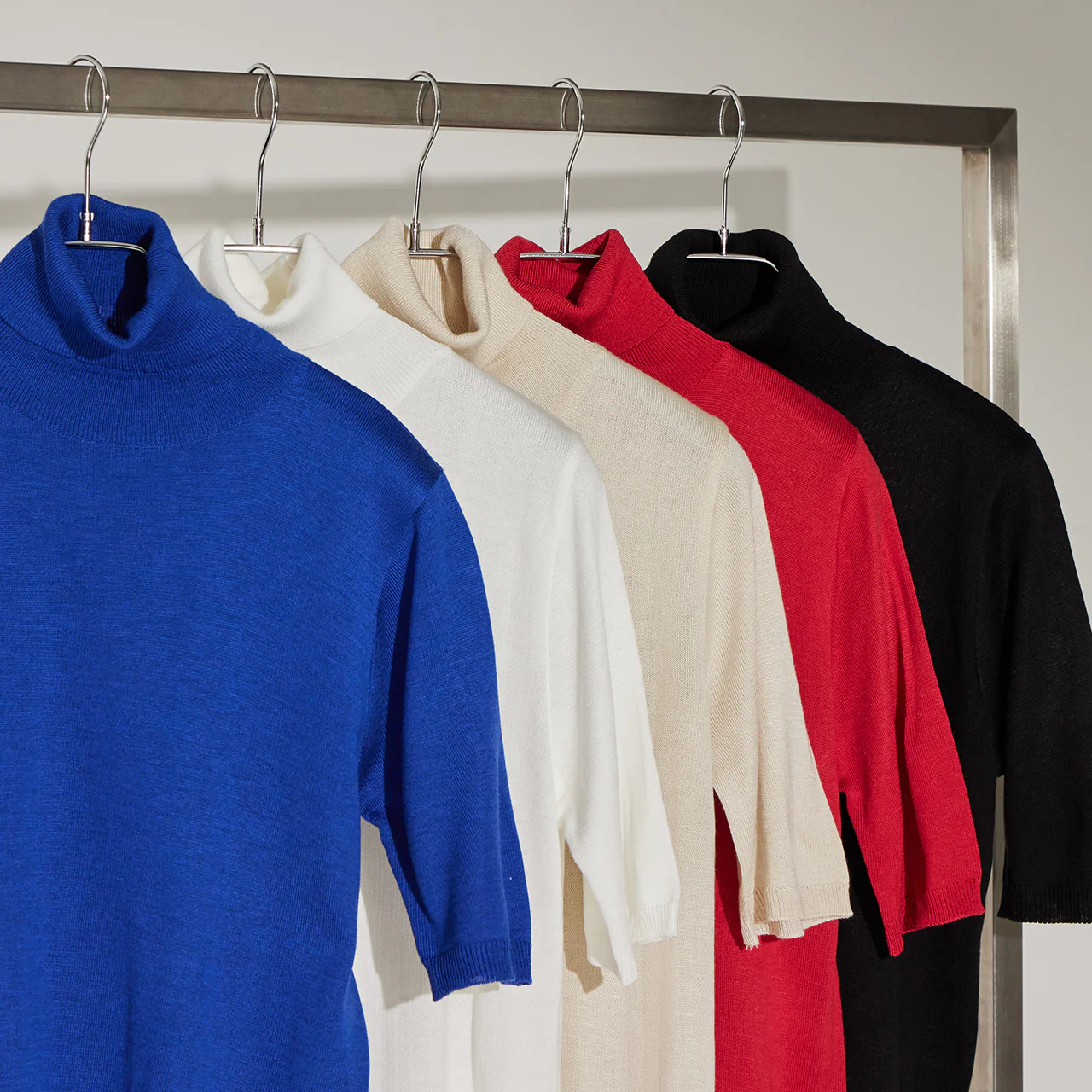 E3578 Turtleneck Short Sleeve Top - Image 2