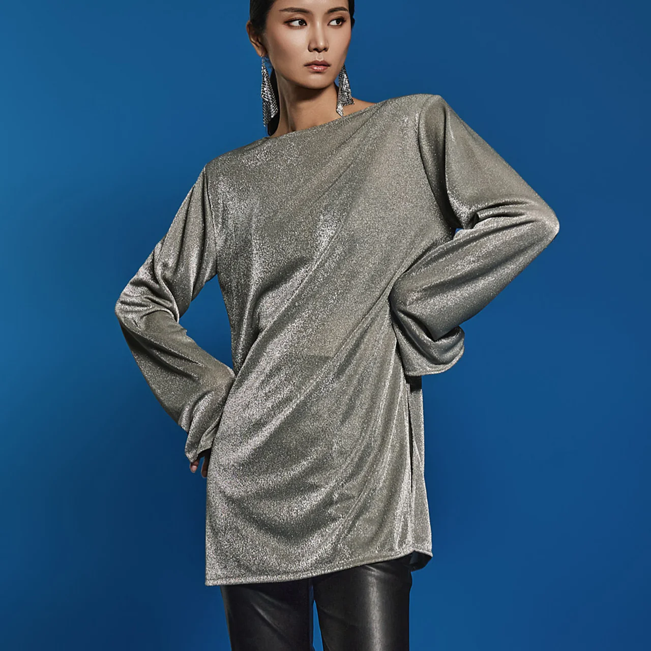 E3633 Shiny Shoulder Pad Top - Image 2