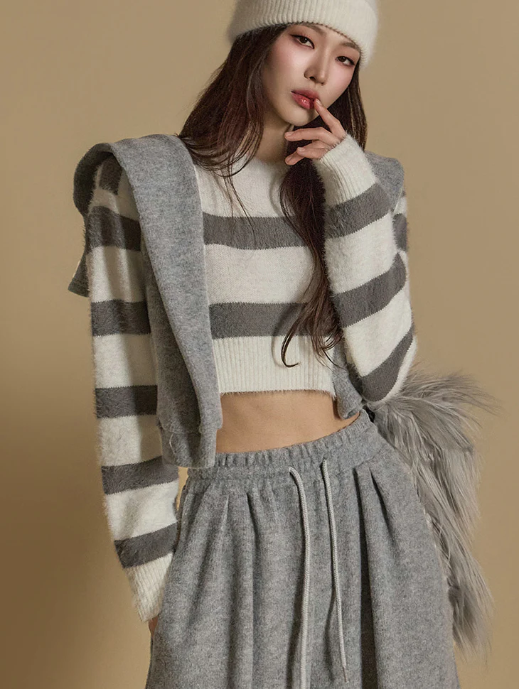 E3686 Stripe Cropped Knit