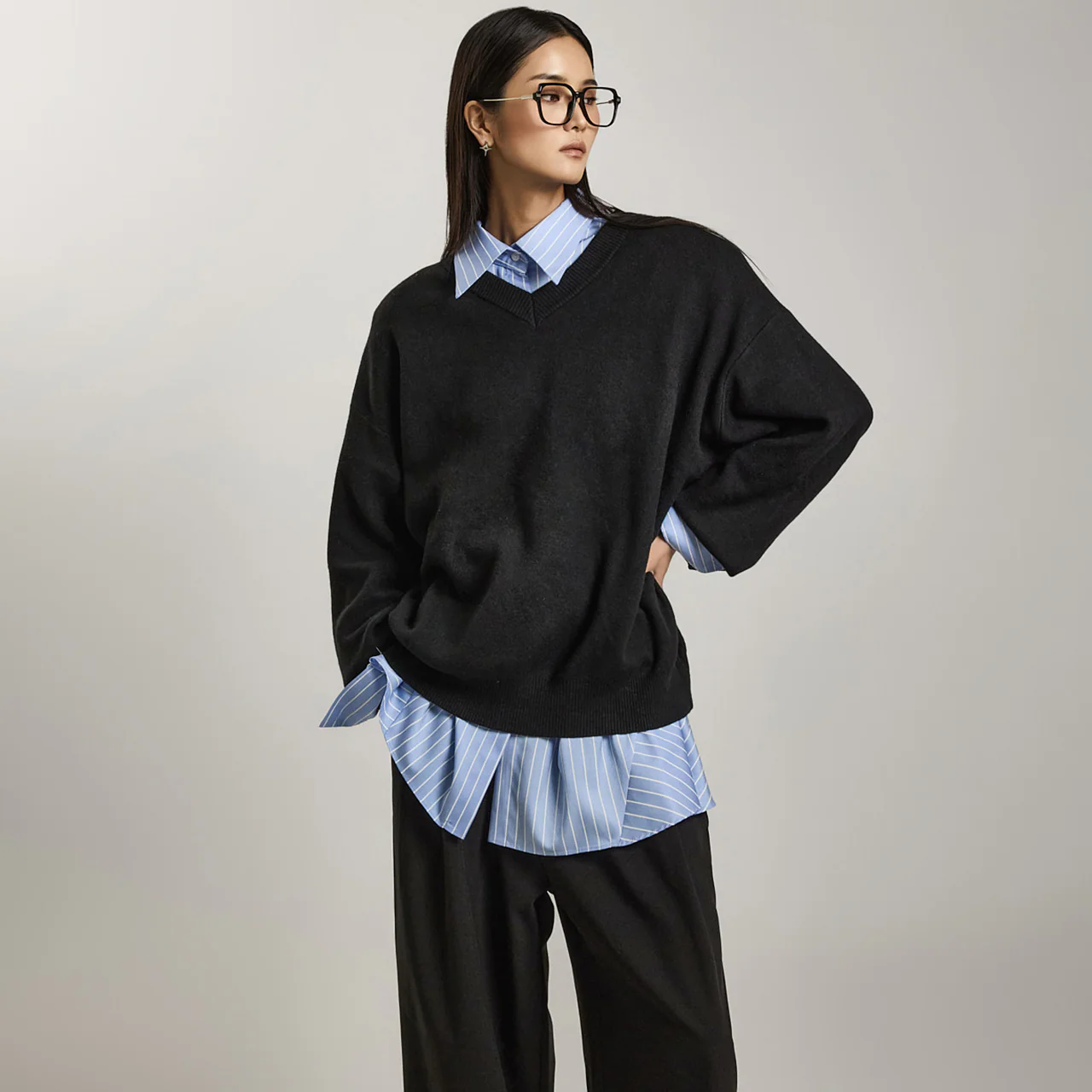 E3750 V-Neck Shoulder Pad Knit - Image 2