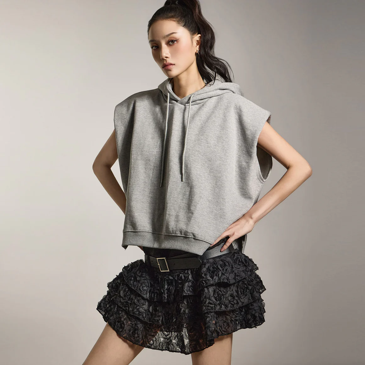 E3829 Sleeveless Hooded T-Shirt - Image 2