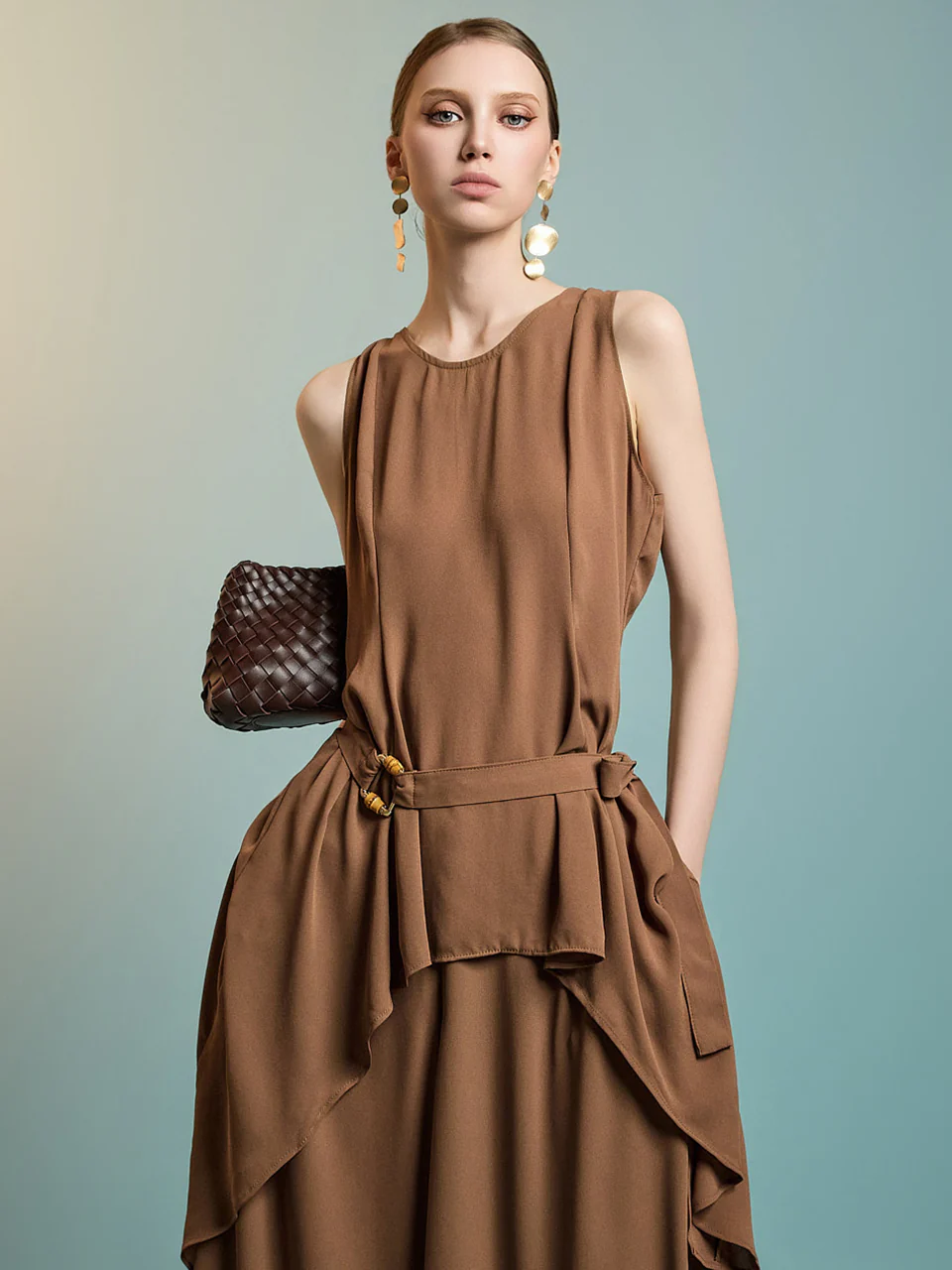 E3834 Sleeveless Top with Strap