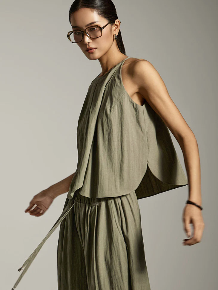 E3877 Halterneck Sleeveless Top