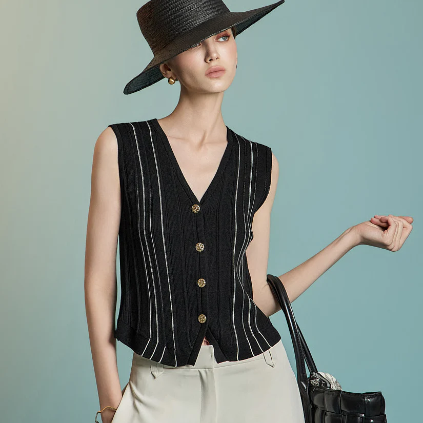 E3888 Button Sleeveless Knit Top - Image 2