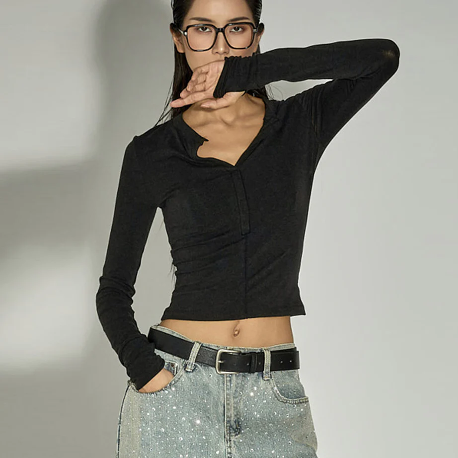 E3957 V-Neck Top - Image 2