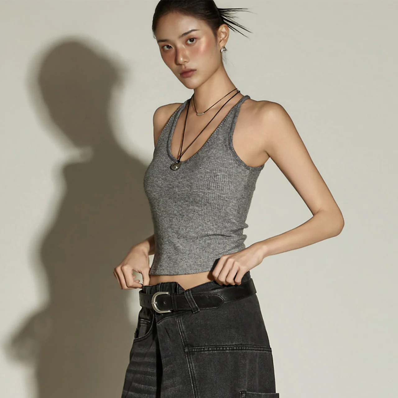 E3989 U-Neck Sleeveless Top - Image 2