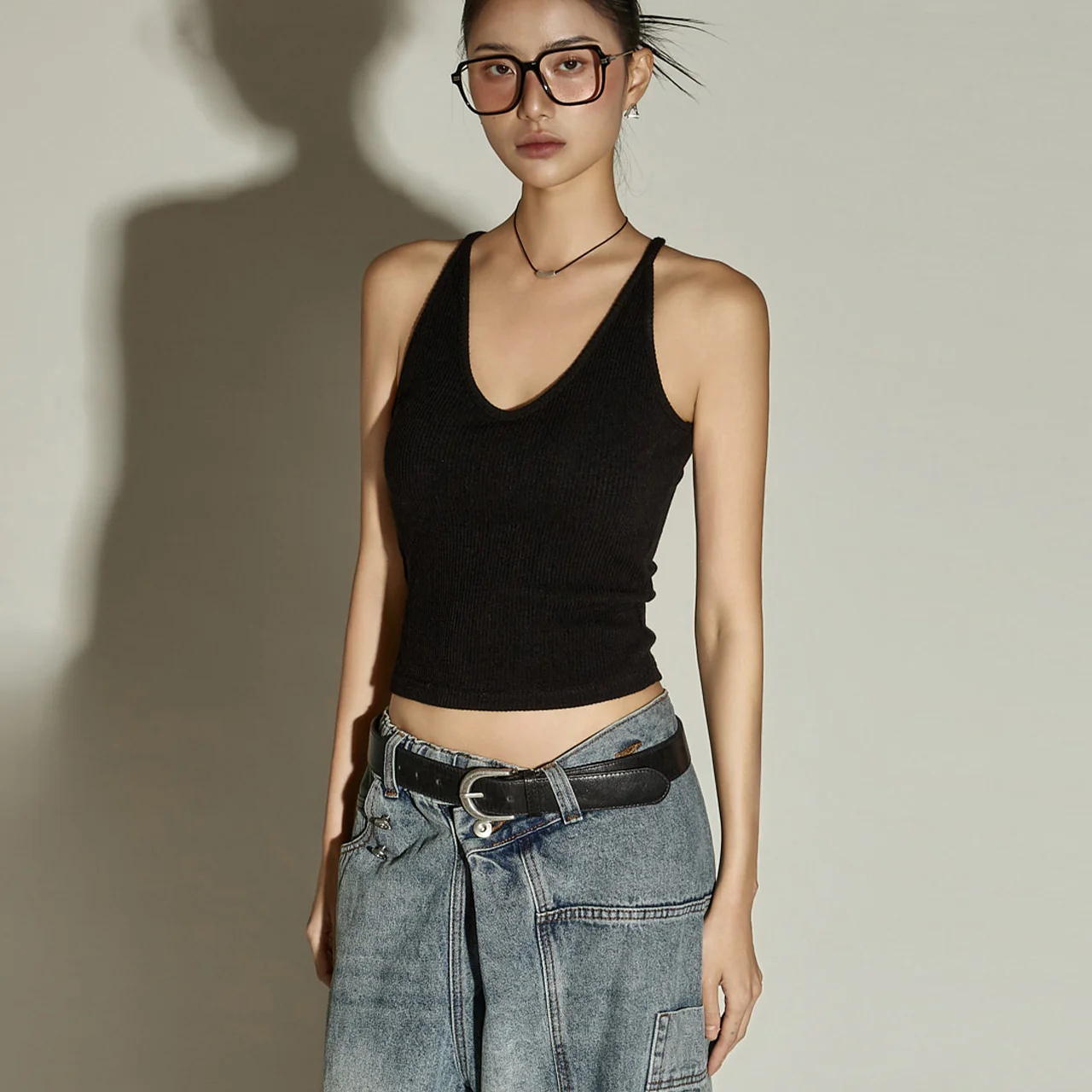 E3989 U-Neck Sleeveless Top - Image 2
