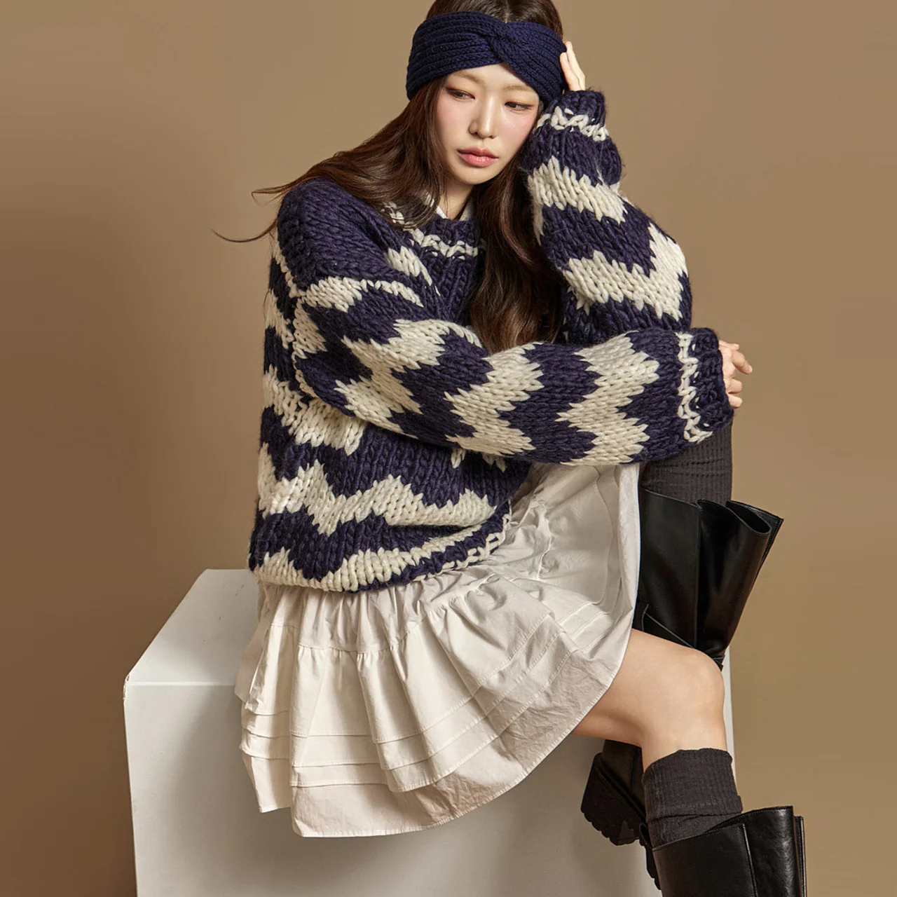 E4021 Handmade Contrast Knit - Image 2