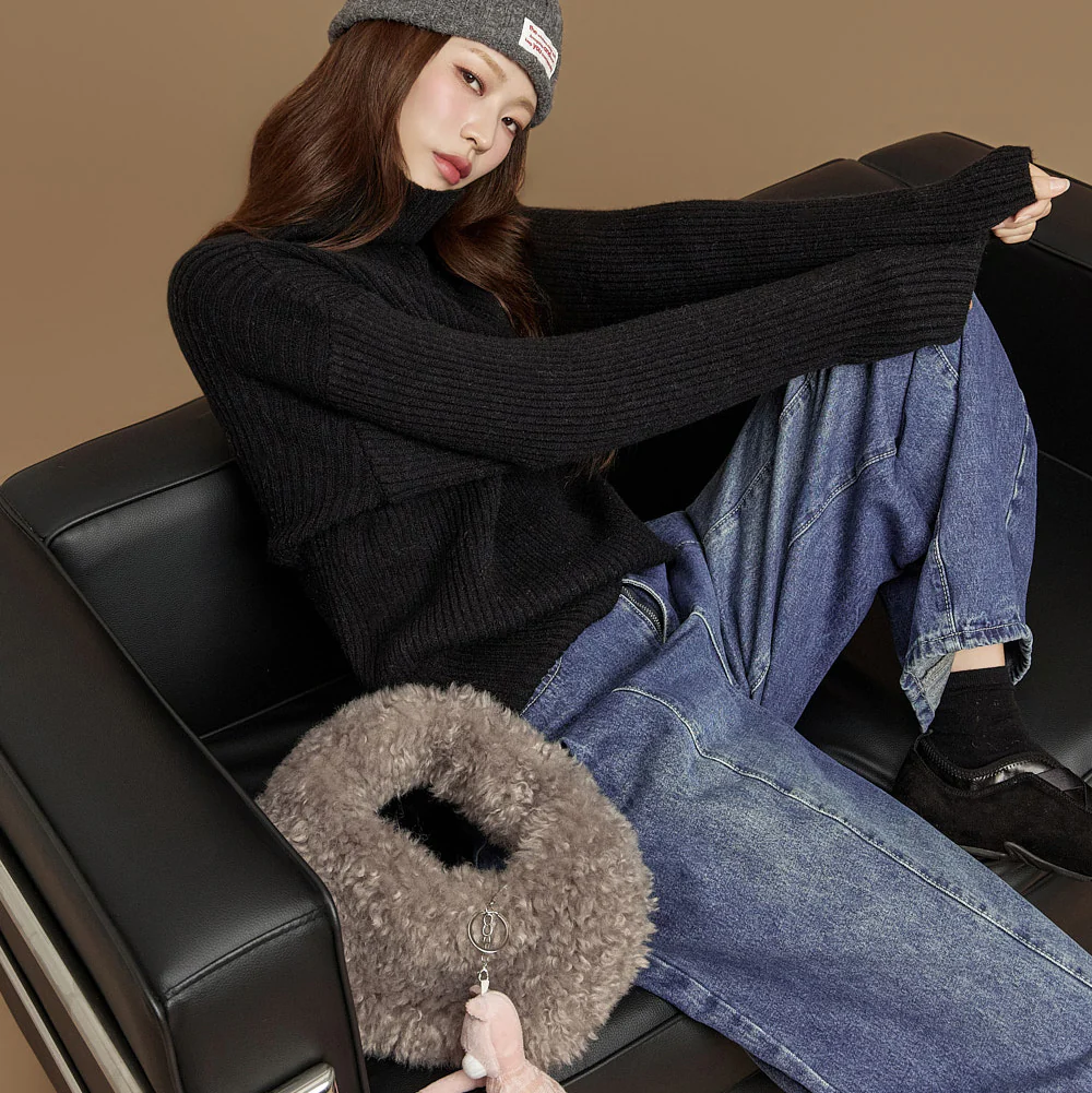 E4049 Turtle-Neck Knit - Image 2