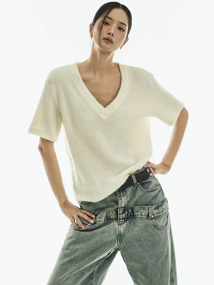 E4083 Boucle V-Neck Top