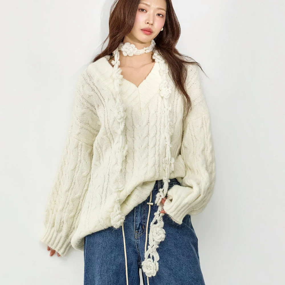 E4116 Cable V-Neck Knit - Image 2