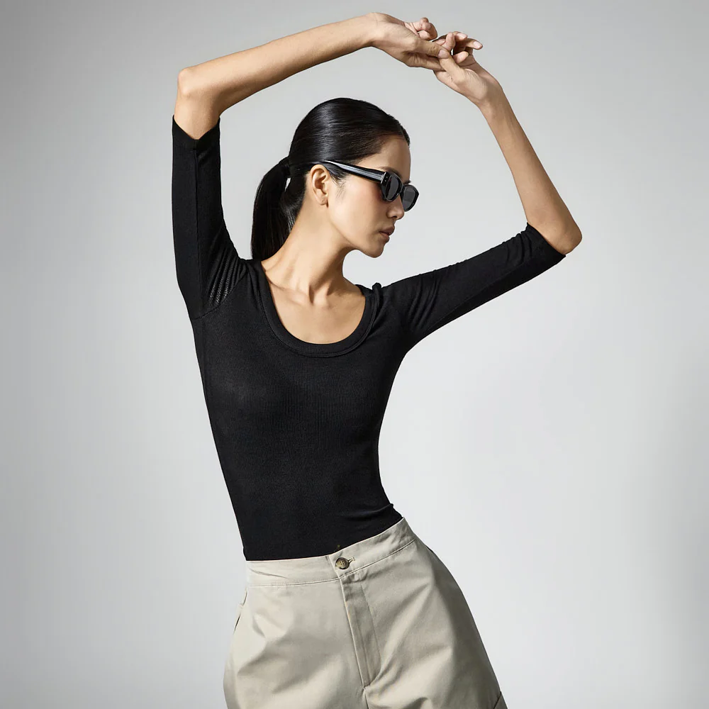 E4118 Slim U-Neck Top - Image 2
